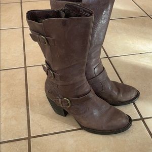 Born boots size 8.5